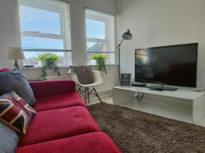 2 Bed Functional House Close to Manor Park Train Station